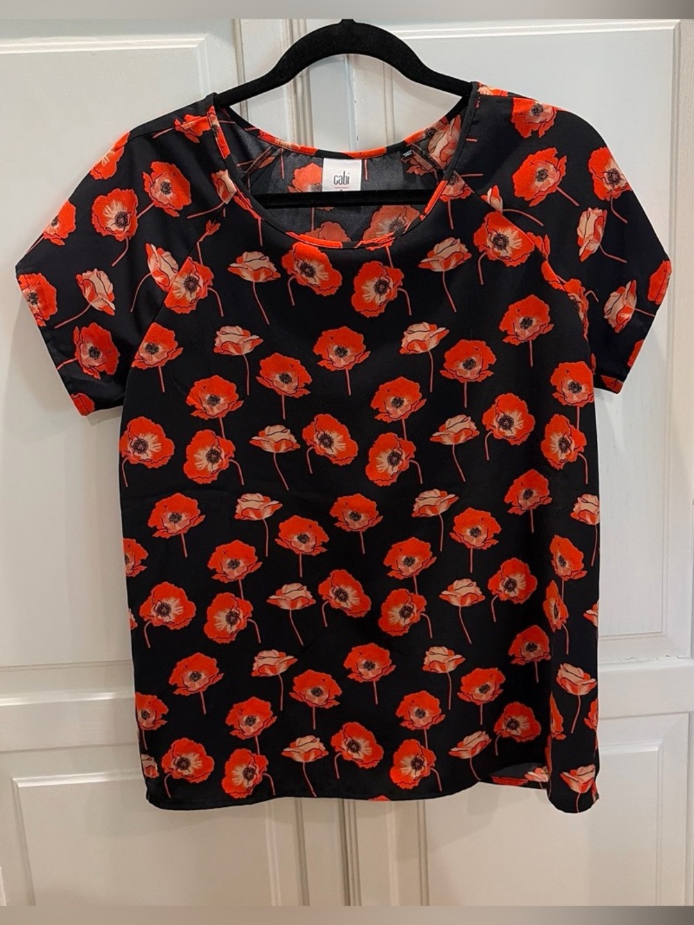 CAbi Black Floral Popover Top in Red Poppy Print size small